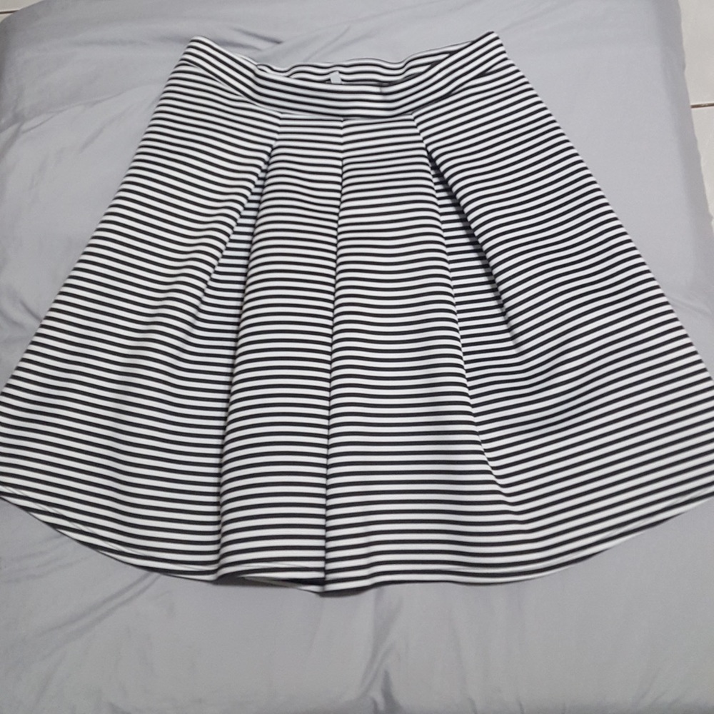Charlotte Russe Black & White Pleated Skirt